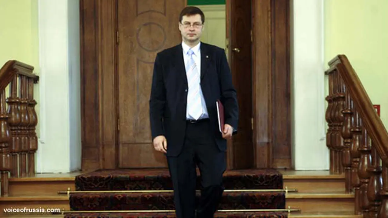 pm-latvia-mundur131127c.jpg