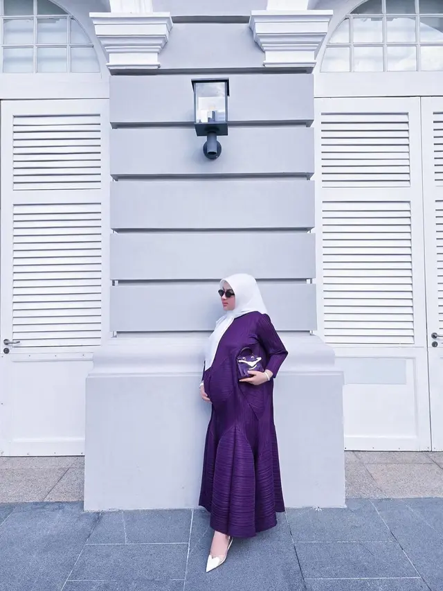 6 Pesona Syahrini di Kehamilan 8 Bulan, Konsisten Tampil Mewah Tenteng Tas Hermes Rp2 Miliar
