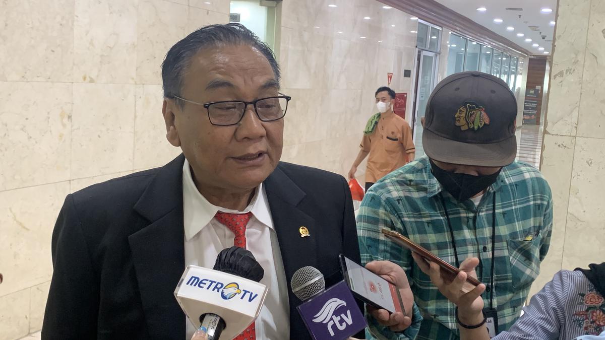 Ketua Komisi III Dilaporkan ke MKD Usai Copot Aswanto Sebagai Hakim MK