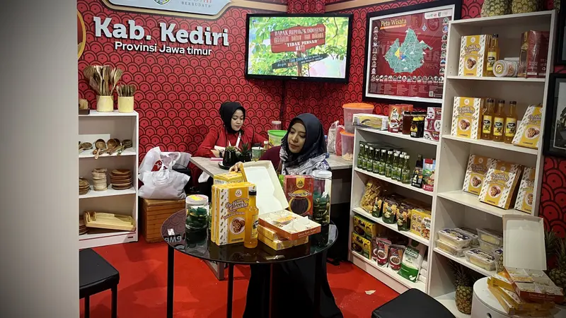 Pelaku UMKM Asal Kediri yang Memamerkan Produk Nasi Ampok di Pameran Pangan PDIP