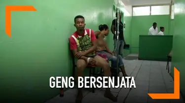 Serangan geng bersenjata terjadi di Haiti. Pelaku menembak secara acak dan tewaskan lima orang serta melukai tujuh orang lain. Belum diketahui motif pelaku lakukan aksinya.