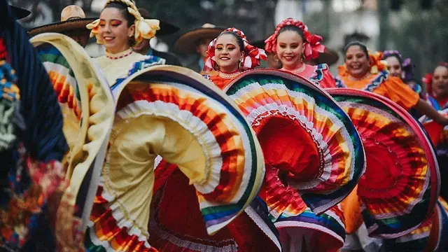 5 Potret Kemeriahan Festival Internasional Lintas Budaya Surabaya 2019