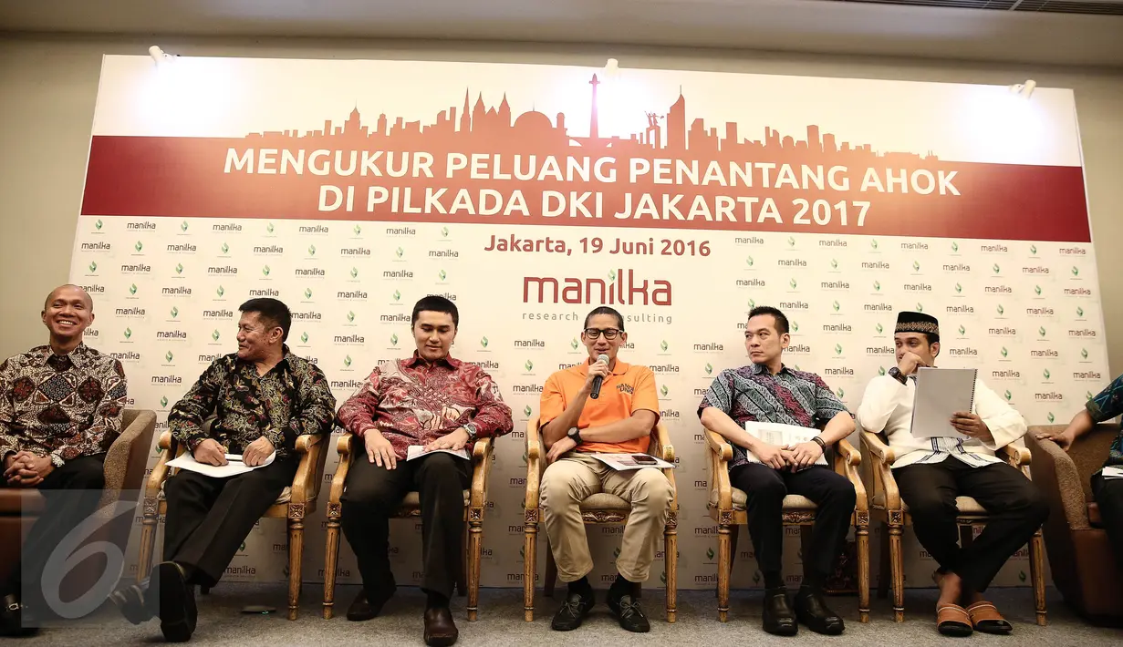 Bakal Cagub DKI Jakarta Sandiaga Uno (keempat kiri) berbicara dalam rilis survei "Mengukur Peluang Penantang Ahok di Pilkada DKI Jakarta 2017" di Jakarta, Minggu (19/6).  (Liputan6.com/Faizal Fanani)