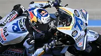 Pembalap Gresini Racing, Alex Marquez. (MANAN VATSYAYANA / AFP)