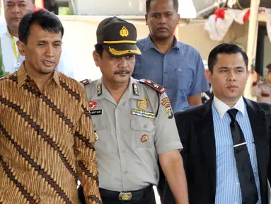 Gubernur Sumatera Utara Gatot Pujo Nugroho bersama istrinya, Evy Susanti memenuhi panggilan penyidik KPK, Jakarta, Senin (3/8/2015) Gatot diperiksa sebagai tersangka kasus dugaan suap hakim PTUN Medan. (Liputan6.com/Helmi Afandi)