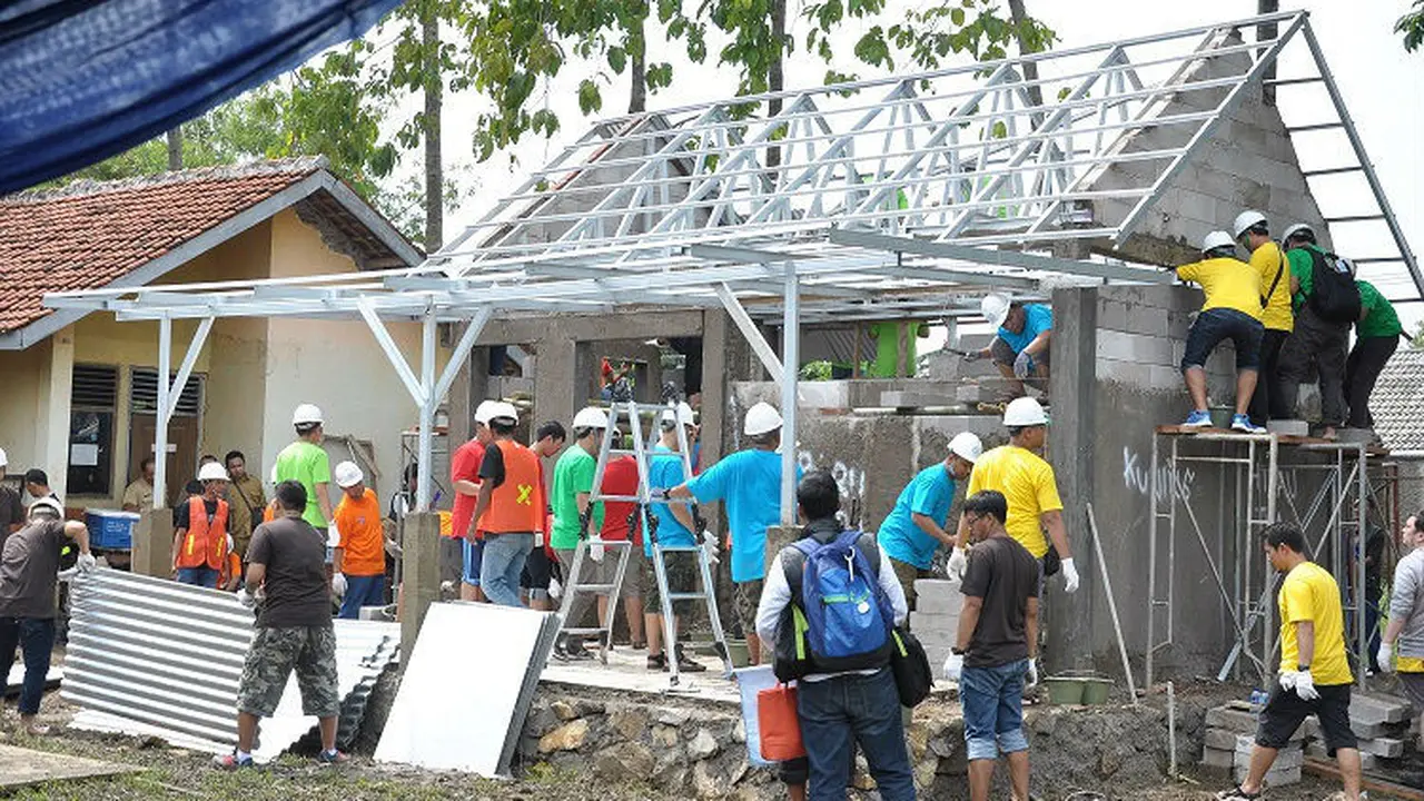 Unik, Bangun Rumah Baca Dengan Bahan Daur Ulang