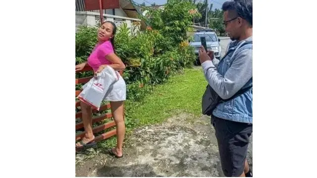 6 Potret Kocak Cewek saat Terima Paket, Posenya Bikin Kurir Ketawa