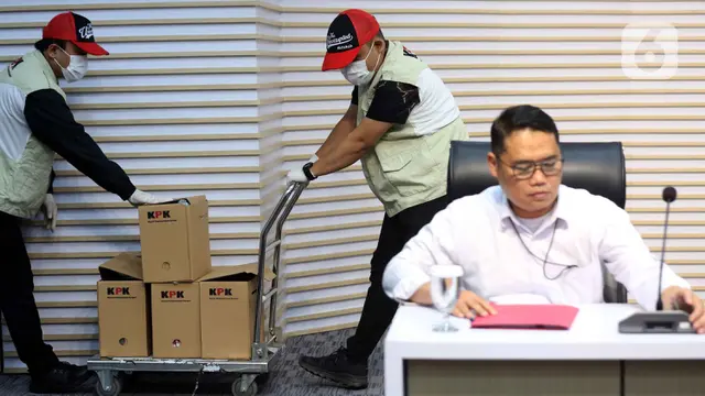 Penampakan Tumpukan Uang Sitaan Hasil OTT Bupati Pati Sudewo