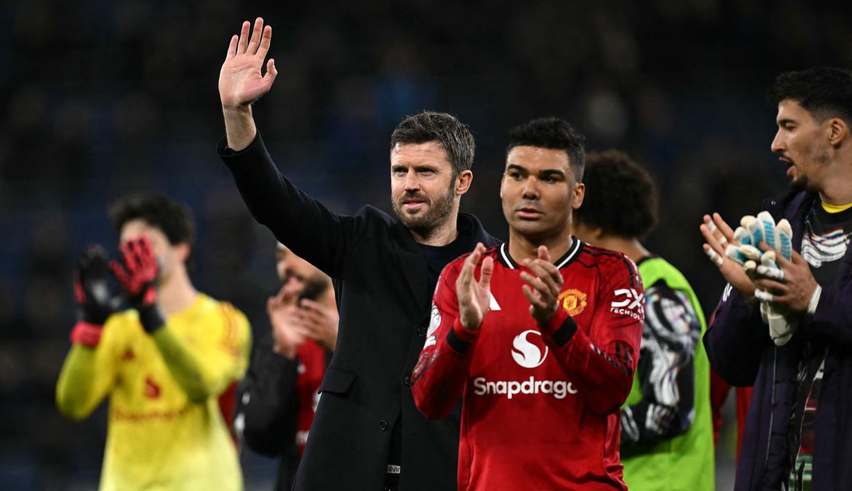 Kemenangan ini membuat skuad asuhan Michael Carrick naik ke peringkat keempat klasemen sementara dengan koleksi 48 poin. (AFP/Paul Ellis)