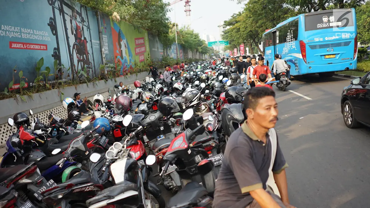 Ada Pertandingan Persija vs Persib, Parkir Liar Menjamur di Senayan