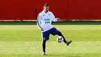 Penyerang Argentina, Lionel Messi mengontrol bola saat mengikuti sesi latihan tim di Ciudad Deportiva Antonio Asensio di Palma de Mallorca (12/11/2019). Argentina akan memainkan pertandingan persahabatan melawan Brasil di Riyadh dan Uruguay di Tel Aviv. (AFP/Jaime Reina)