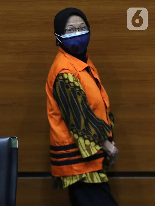 Andririni Yaktiningsasi saat menjalani rilis penetapan penahanan di Gedung KPK, Jakarta, Jumat (3/9/2021). Andririni Yaktiningsasi merupakan tersangka dugaan korupsi terkait pengadaan pekerjaan jasa konsultasi di Perum Jasa Tirta II tahun 2017. (Liputan6.com/Helmi Fithriansyah)