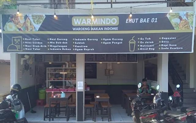 5. Warmindo Emut Bae di Lembah UGM Selalu Ramai karena Buka 24 Jam