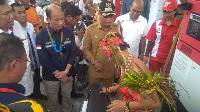 Kementerian ESDM meresmikan empat lembaga penyalur BBM Satu Harga di dua kabupaten di Sumatera Barat, Senin (25/2/2019). (Holy Adib/Liputan6.com)