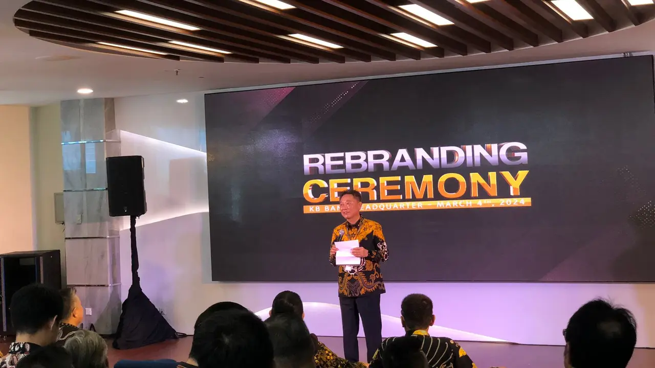 Presiden Direktur KB Bank, Tom (Woo Yeul) Lee, dalam pengumuman perubahan merek dan logo Bank KB Bukopin, di Jakarta, Senin (4/3/2024). (Tira/Liputan6.com)