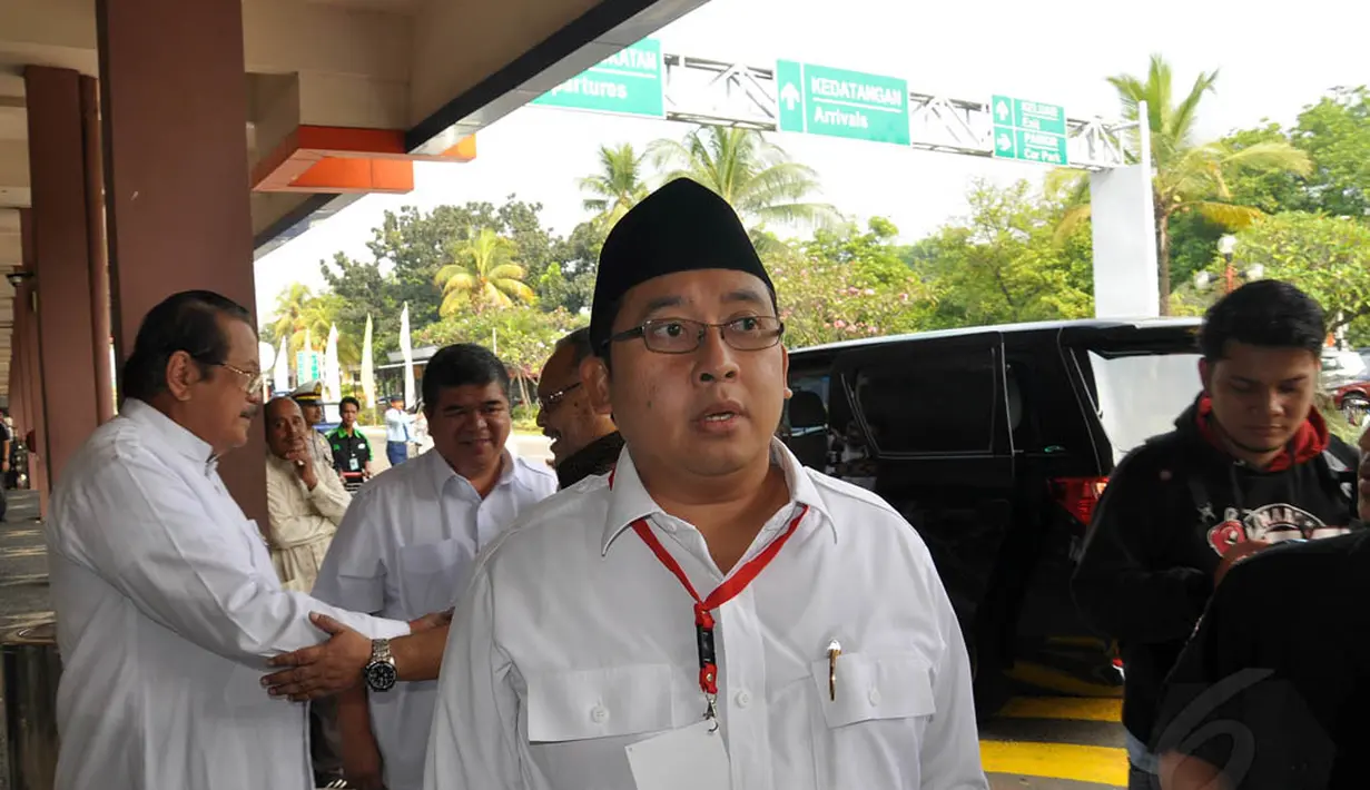 Terlihat, Wakil Ketua Umum Partai Gerindra Fadli Zon dan Sekjen Partai Gerindra Ahmad Muzani turut serta dalam rombongan, Jakarta, (29/8/14). (Liputan6.com/Miftahul Hayat)
