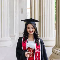 Sabrina Anggraini, istri Belva Devara akhirnya menyelesaikan studi S2 di salah satu kampus bergengsi dunia yang ada di Amerika, Massachusetts Institute of Technolgy (MIT). [Foto: sabrinaanggraini/belvadevara].
