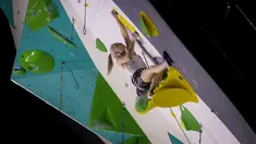 Kejuaraan Dunia Panjat Tebing 2022 IFSC (International Federation of Sport Climbing) seri Jakarta ditutup dengan perebutan juara di kategori lead pada Senin (26/9/2022) malam WIB. (Bola.com/Bagaskara Lazuardi)
