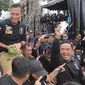 Calon gubernur DKI Jakarta Agus Harimurti Yudhoyono (AHY) meminta relawan makin solid jelang hari pencoblosan.