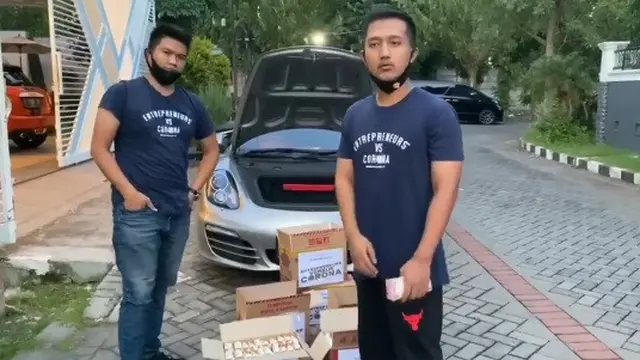 pengusaha surabaya bagikan kardus mie berisi uang jutaan
