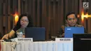 Direktur SCM, Imam Sudjarwo (kanan) saat menyampaikan paparan publik  PT Surya Citra Media, TBK (SCM) di SCTV Tower, Jakarta, Senin (25/6). PT. Surya Citra Media, TBK mengadakan RUPS tahunan dan paparan publik 2018. (Liputan6.com/Herman Zakharia)