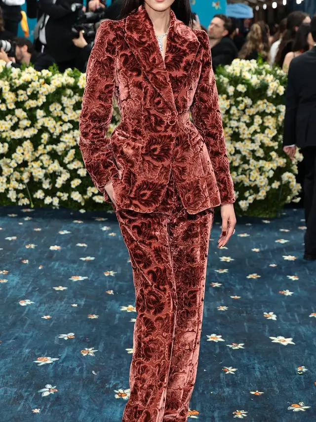 Gaya Memukau Selebritis Asia Hadir di Met Gala 2025.