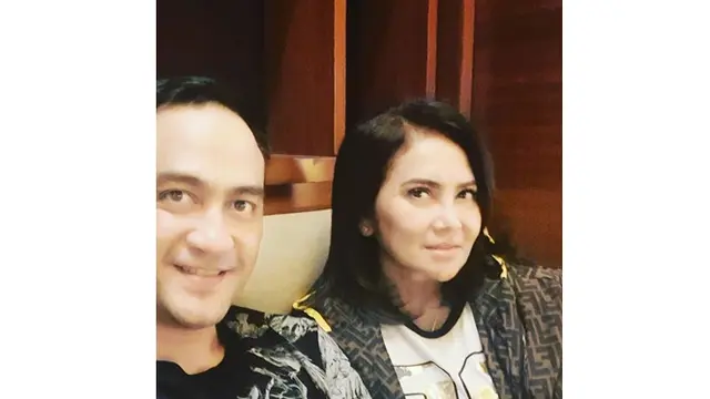 Istri Kena Stroke, Ini 6 Potret Setia Ferry Irawan Bersama Anggi Novita