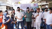 Menteri Badan Usaha Milik Negara (BUMN) Erick menyaksikan acara pemberian paket daging sapi kurban secara simbolis di Masjid Tholabah, Surabaya, Jawa Timur.