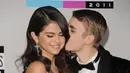 Justin Bieber pun merasa tidak terima ketika mendengar kabar Charlie Puth dekati mantan kekasihnya. Bieber pun langsung menghubungi Selena agar ia tak menerima Charlie Puth untuk jadi kekasihnya. (AFP/Bintang.com)