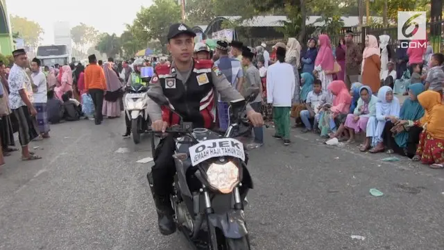 Menghindari kemacetan akibat pengantar jemaah haji yang berjubel, Polres Pamekasan, Jawa Timur, menyiagakan ojek gratis bagi calon jemaah haji yang terjebak kemacetan dan nyaris telat berangkat.
