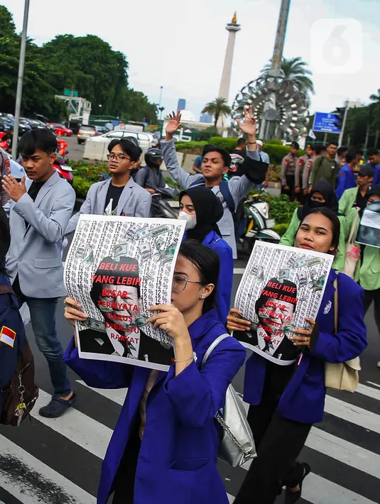 Para mahasiswa mendesak pemerintah menghentikan narasi yang membohongi masyarakat terkait kenaikan PPN. (Liputan6.com/Angga Yuniar)