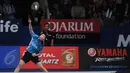 Aksi Liliyana Natsir di perempat final Indonesia Open Superseries Premier 2015, Jakarta, Jumat (5/6/2015). Tontowi/ Liliyana menang atas ganda Tiongkok Liu Cheng/ Bao Yixin dengan skor 2-0 (21-15 dan 21-18). (Liputan6.com/Herman Zakharia)