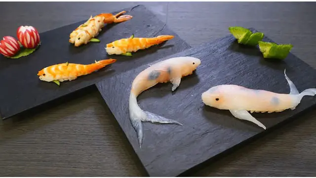 Ternyata membuat sushi ini tak begitu sulit, anda hanya membutuhkan udang, telur ikan, nasi dan bahan-bahan lain.
