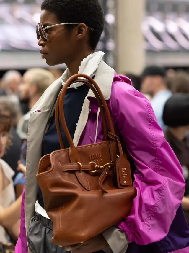 Bukan Sekadar Vintage, Doctor Bag Jadi Primadona Baru Dunia Fashion hingga Dipakai Kendall Jenner, Jennifer Lawrence hingga Lisa BLACKPINK