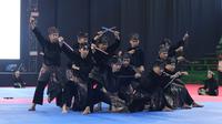 Atraksi pencak silat&nbsp;diperlihatkan dalam pembukaan Pekan Olahraga Nasional (PON) Bela Diri 2025 yang berlangsung di Kudus, Jawa Tengah, Sabtu (11/10/2025). (Dok. Istimewa)