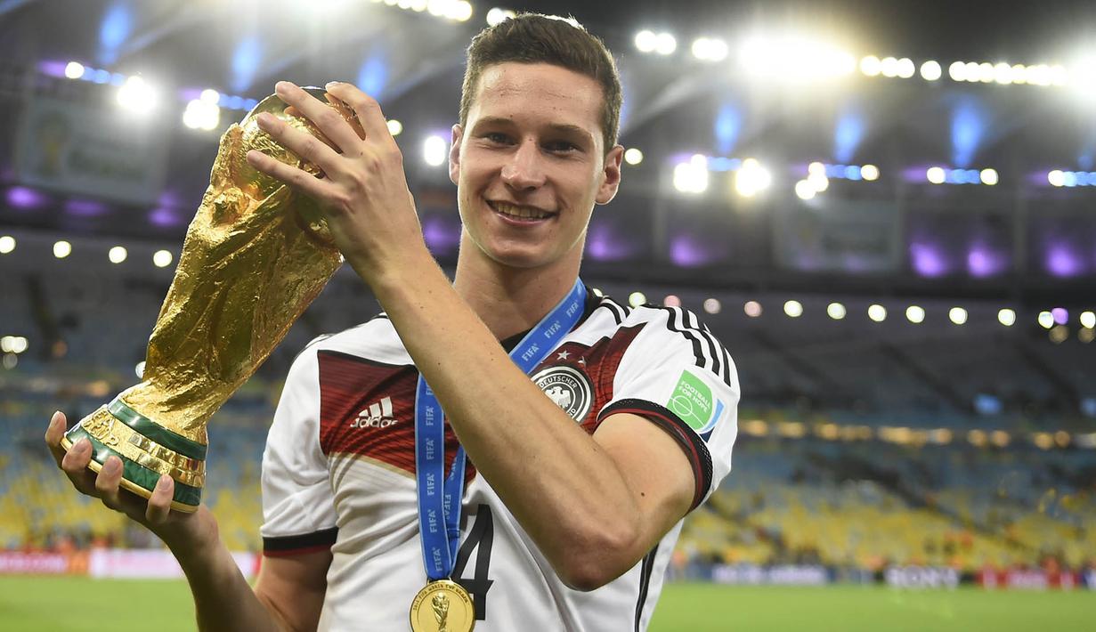 Ketika masih berusia 21 tahun, Julian Draxler sudah dipercaya untuk masuk ke skuat Jerman untuk Piala Dunia 2014. Namun Draxler hanya satu kali diberikan kesempatan bermain, yakni ketika bertemu Brasil di babak semifinal. (AFP/Fabrice Coffrini)