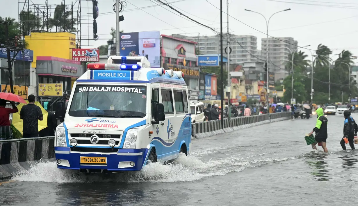 Pihak berwenang setempat mengatakan, negara-negara bagian India seperti Tamil Nadu dan Andhra Pradesh di selatan dan Odisha di timur untuk bersiap menghadapi banjir. (R. Satish BABU/AFP)