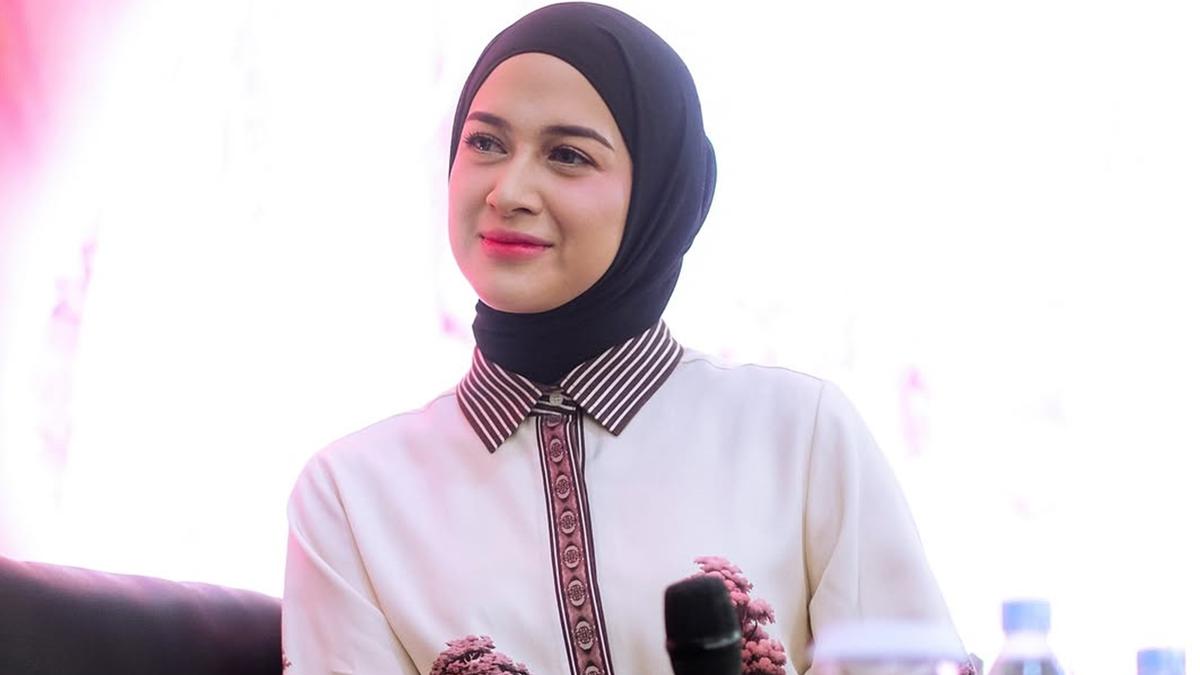 Nina Zatulini Umumkan Kehamilan Keempat, Ini 6 Gaya Stylishnya di Usia 33 Tahun