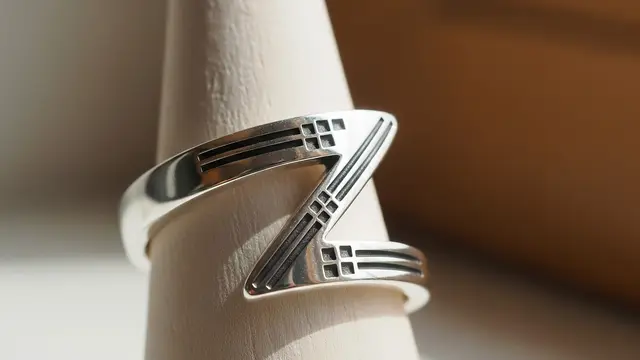 Cincin Model Z yang Elegan dan Cantik