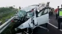 Kecelakaan di Tol Cipali tewaskan 4 orang dan 3 luka berat. Sementara itu, personel PPRC siaga operasi jelang batas akhir penebusan WNI.