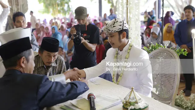 Sah Jadi Suami Istri, Ini 6 Momen Pernikahan Ega Noviantika dan Rafly DA