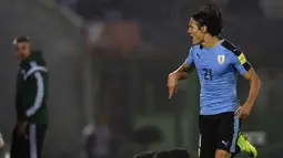 Dua gol Edinson Cavani membuat Uruguay menang telak atas Paraguay 4-0 pada kualifikasi Piala Dunia 2018 Zona Conmebol di Montevideo (7/9/2016) WIB. (AFP/Miguel Rojo)