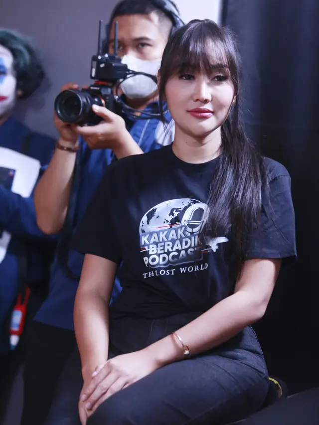 Lucinta Luna di acara Kakak Beradik Podcats The Lost Word