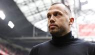 Pelatih kepala Ajax asal Belanda, John Heitinga, menyaksikan pertandingan liga utama Eredivisie Belanda antara Ajax Amsterdam dan Feyenoord di Johan Cruijff ArenA di Amsterdam pada 19 Maret 2023. (MAURICE VAN STEEN/ANP/AFP)