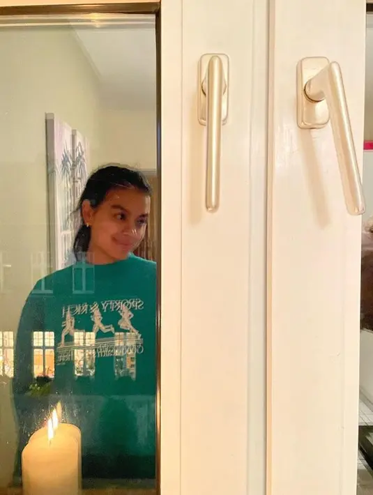 <p>Dalam beberapa postingan di media sosial, Eva tampak cantik natural. [Foto: instagram.com/evacelia]</p>