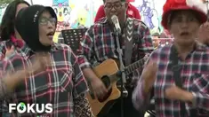 Mereka juga meluapkan kegembiraannya dan rasa syukurnya dengan melantunkan sejumlah lagu tentang BTP sang idola.