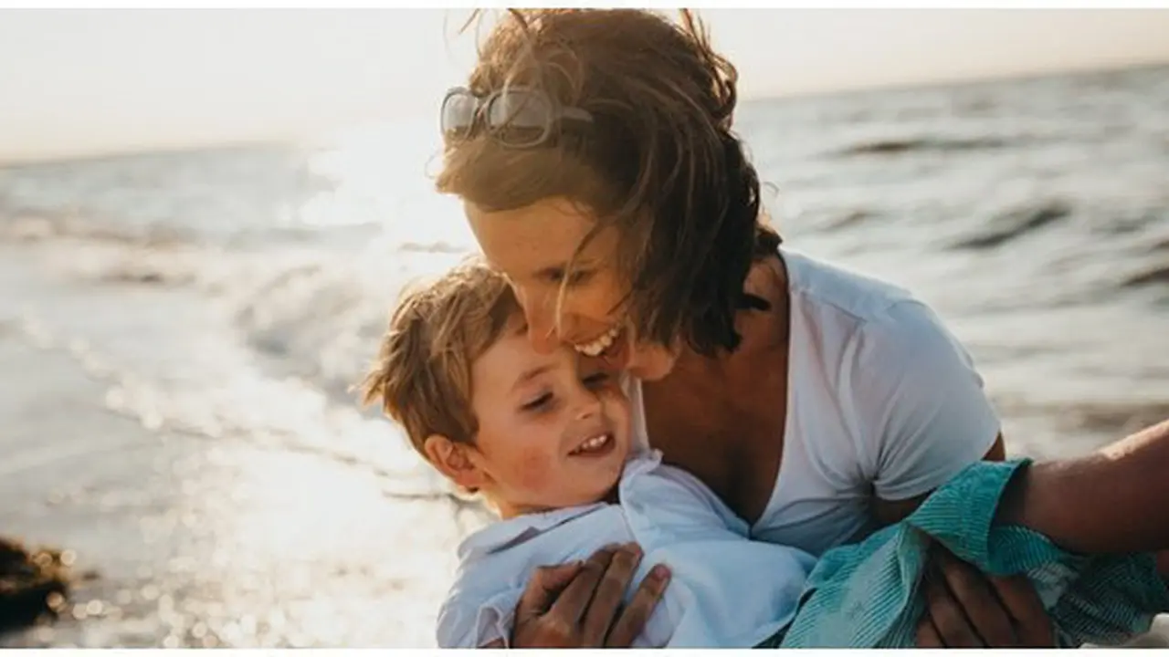 Parenting/ Copyright : unsplash.com/ xaviermoutonphotographie