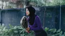 Aurel Hermansyah kini tengah “kegilaan” olahraga padel. Hal ini pun diungkapkan di media sosialnya, tampak ia pun mengunggah beberapa foto saat bermain padel. [@aurelie.hermansyah]