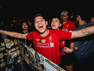 Nino RAN sudah menjadi penggemar Liverpool sejak kecil. Hingga sekarang, ia masih setia pada klub sepak bola yang berjuluk The Reds itu. Agar acara berlangsung seru sesuai dengan apa yang disukainya, pelantun lagu 'Dekat di Hati' itu pun menggelar pesta ulang tahun dengan tema klub bola favoritnya. (Liputan6.com/IG/@ninokayam)