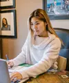 ilustrasi perempuan bekerja/Photo by RDNE Stock project/Pexels
